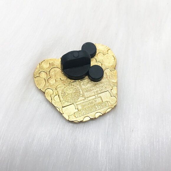 🔮‎ 5/$25 Disney Duffy the Bear Carnival Treats Cupcake Pin - Picture 3 of 3